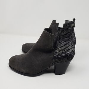 Minnetonka Mari Suede Charcoal Heeled Ankle Bootie Women's Size 6.5